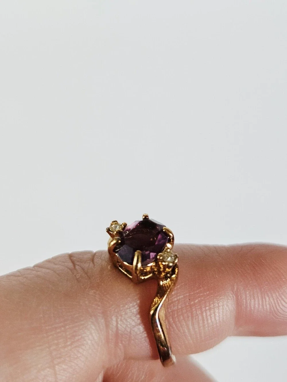 Vintage 14k G.E. Amethyst Stone Oval Gold Bypass Twist Band Triple Stone Ring 7